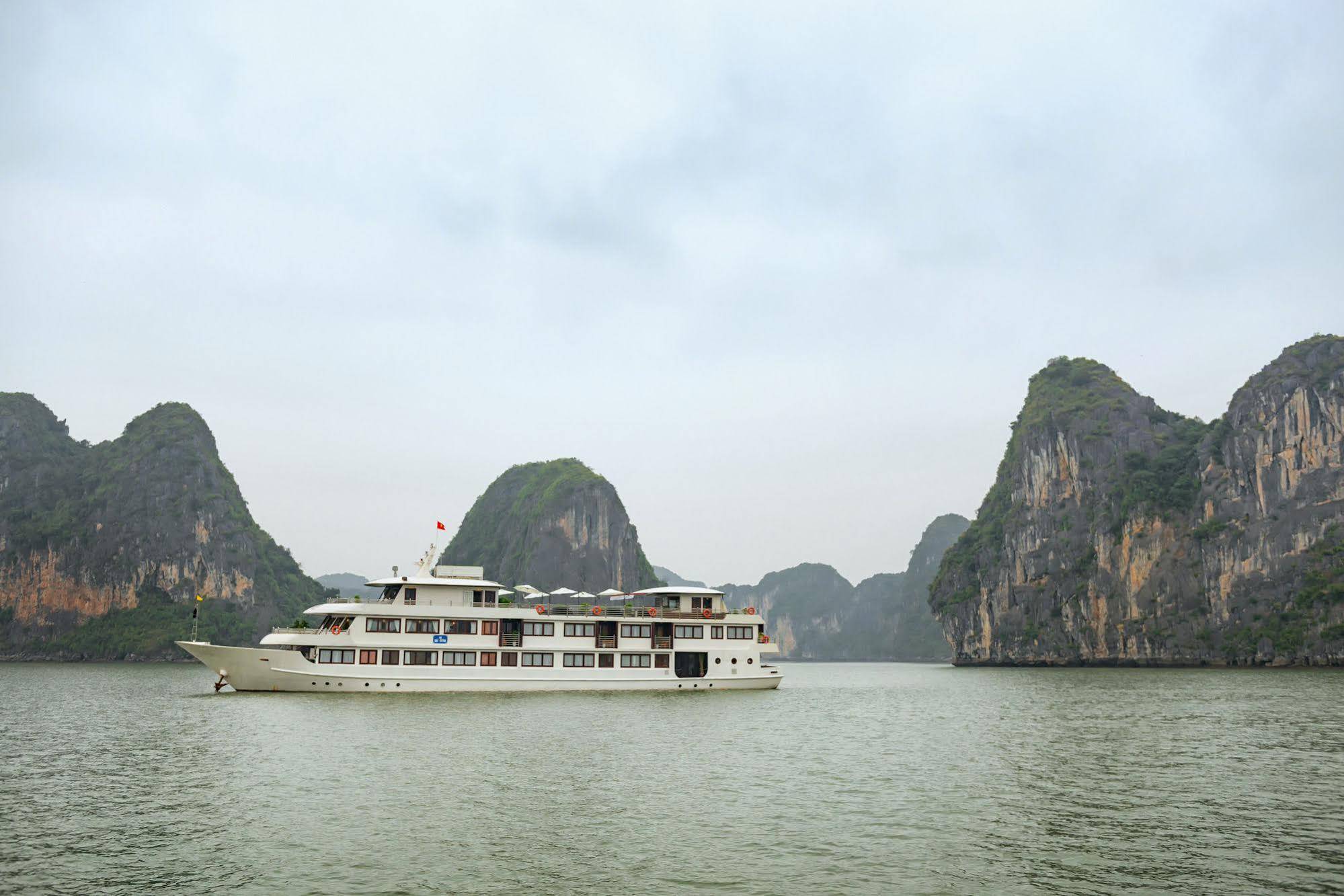 La Vela Premium Cruise - Managed By Paradise Cruises Ha Long Exterior photo