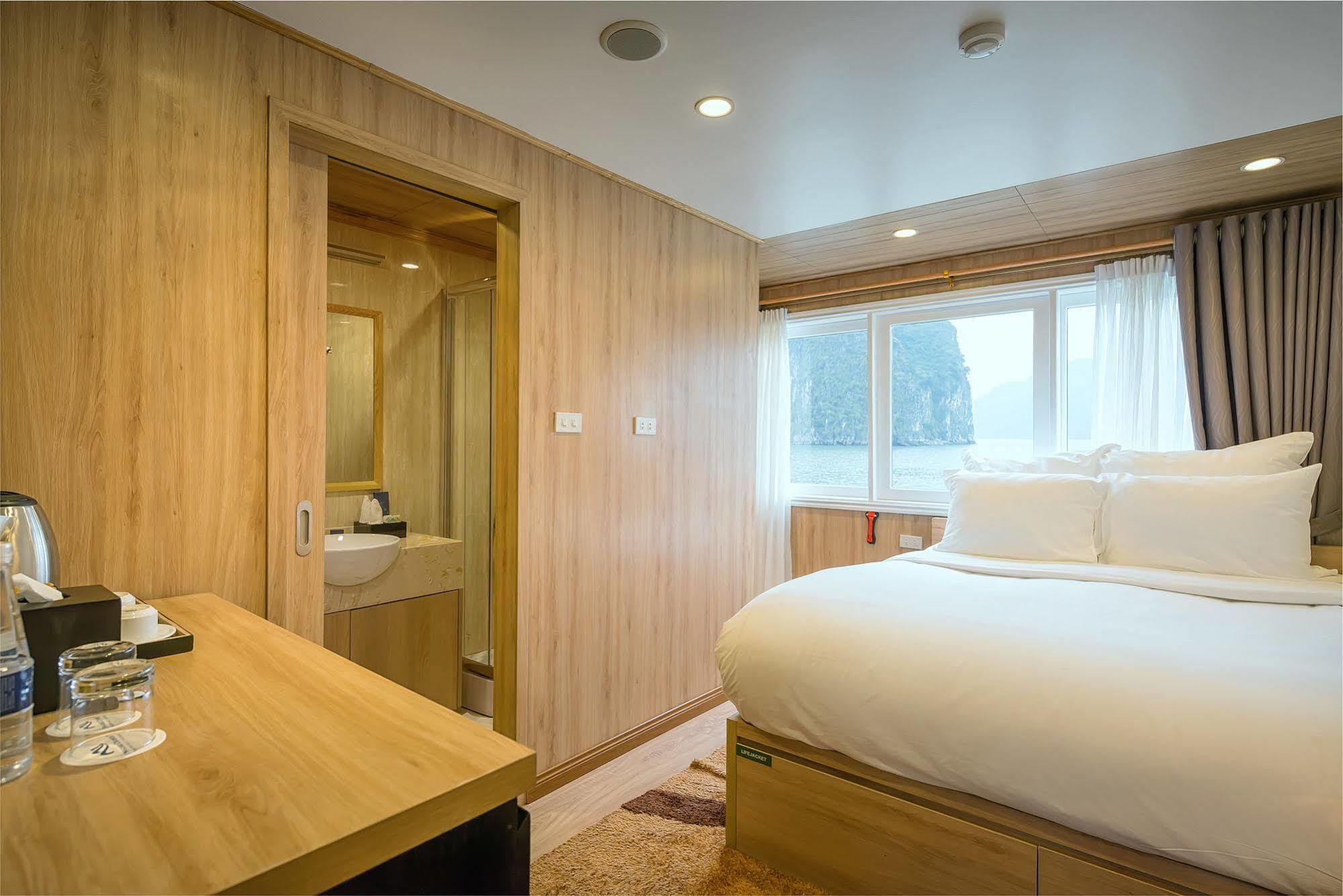 La Vela Premium Cruise - Managed By Paradise Cruises Ha Long Exterior photo