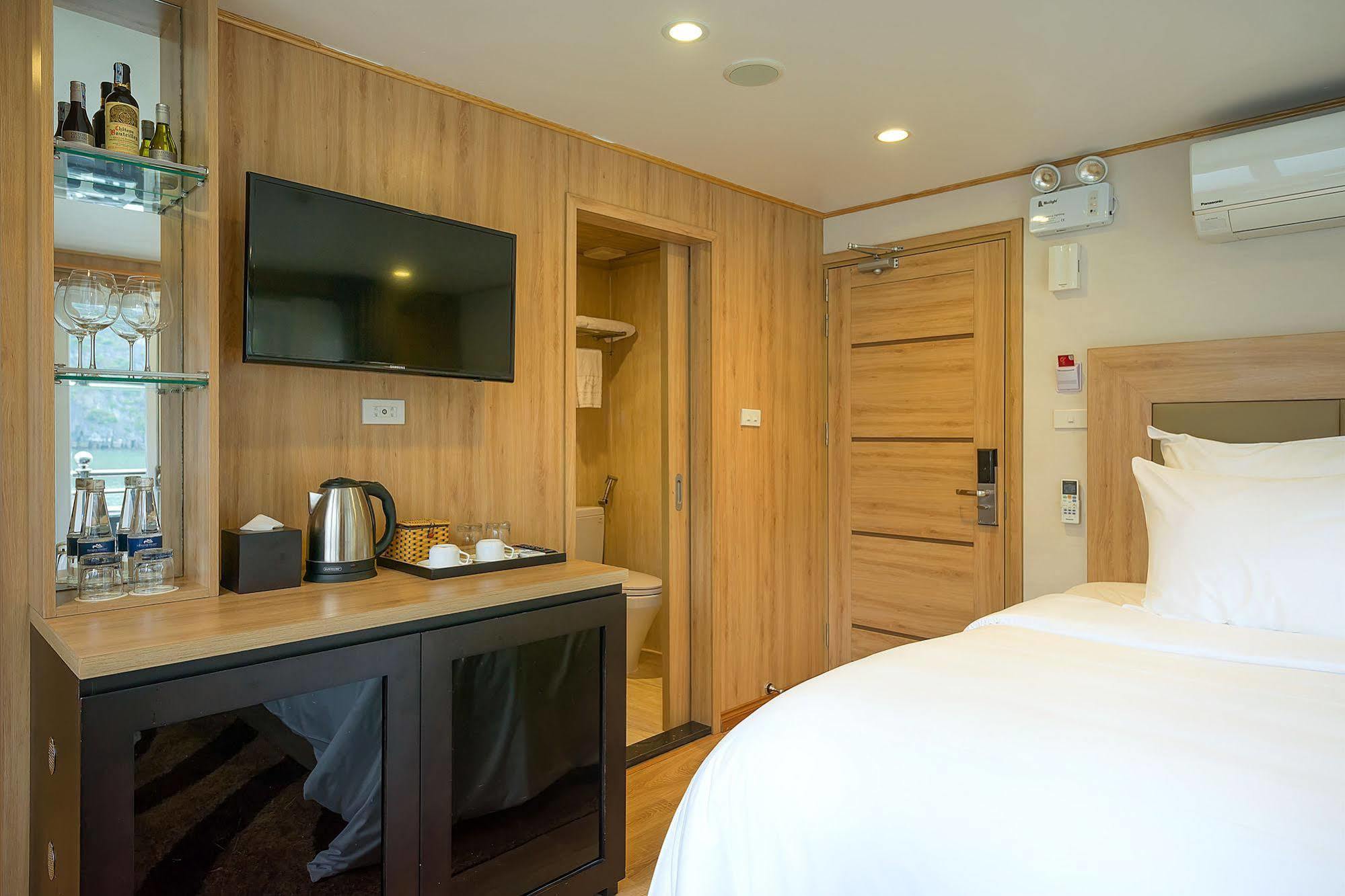 La Vela Premium Cruise - Managed By Paradise Cruises Ha Long Exterior photo