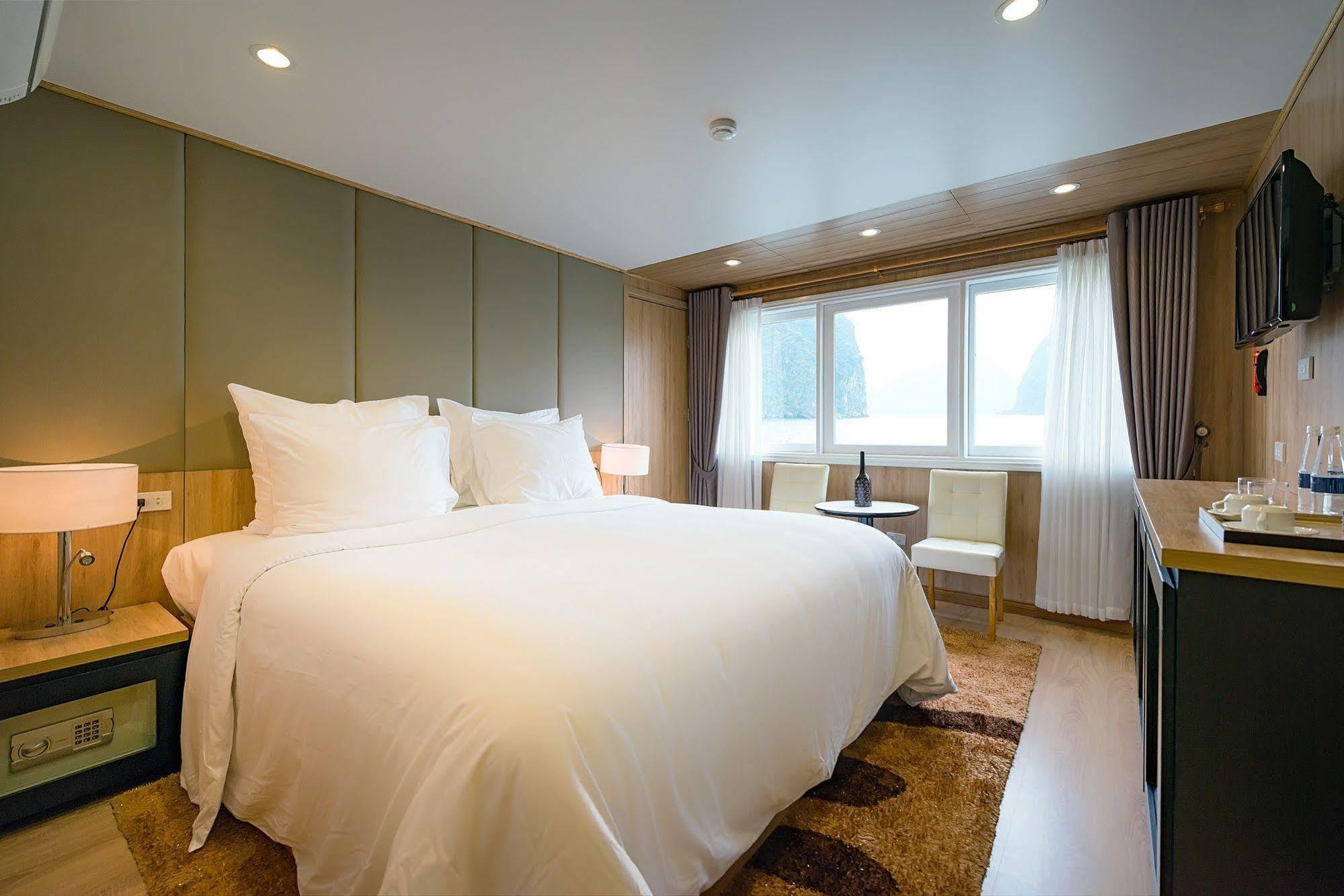 La Vela Premium Cruise - Managed By Paradise Cruises Ha Long Exterior photo