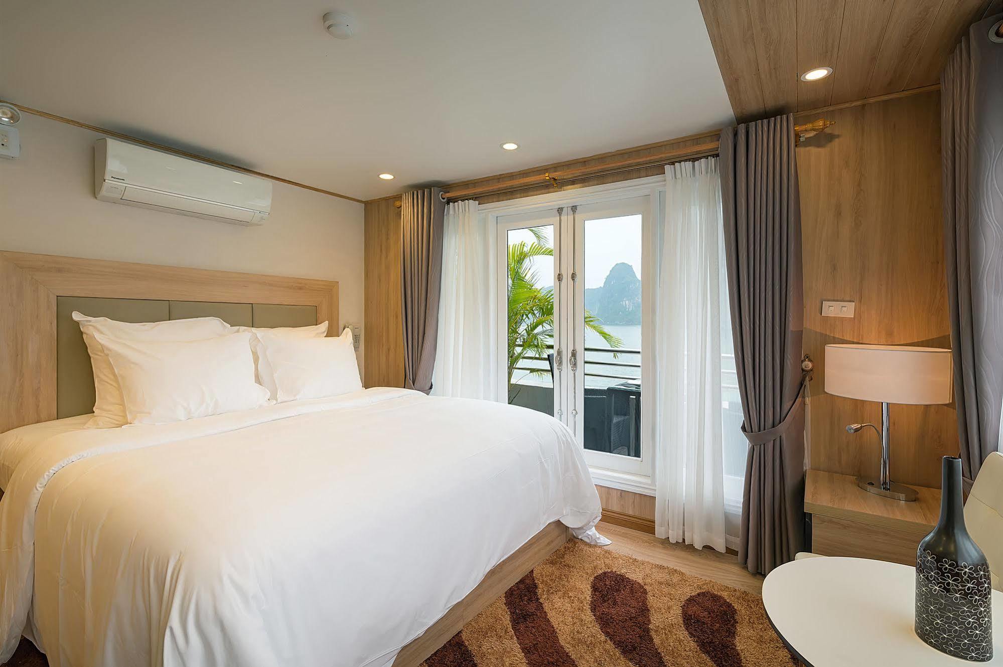 La Vela Premium Cruise - Managed By Paradise Cruises Ha Long Exterior photo